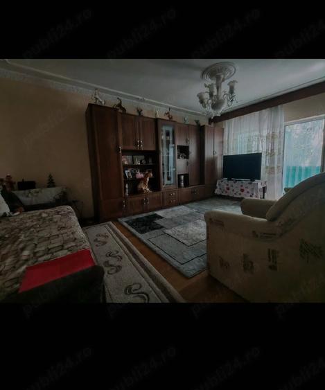 Apartament cu 4 camere decomandat în CET