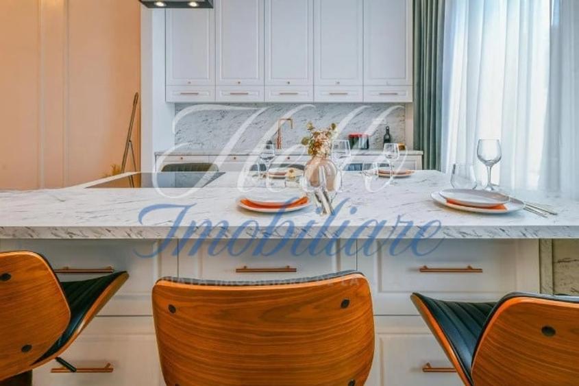 Apartament cu 3 camere semidecomandat, mobilat în Central