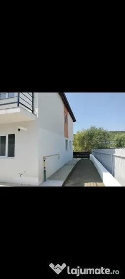 Casă cu 3 camere în Vișani