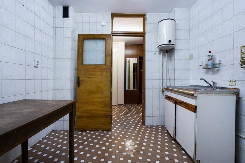 Apartament cu 2 camere decomandat în Baba Novac