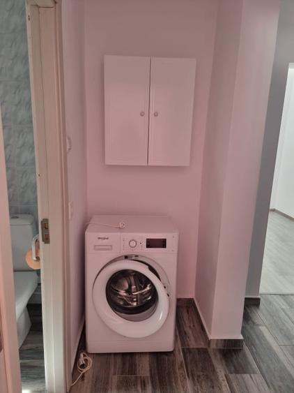 Apartament cu 3 camere semidecomandat, mobilat în Azuga