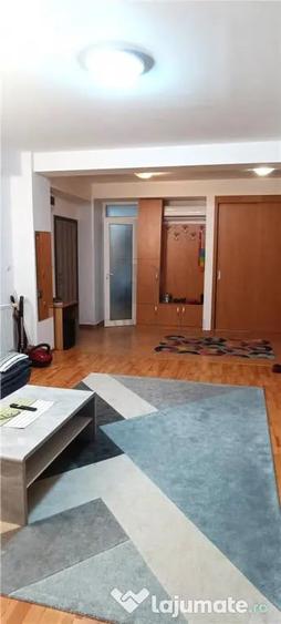 Apartament cu 4 camere decomandat în Aradului