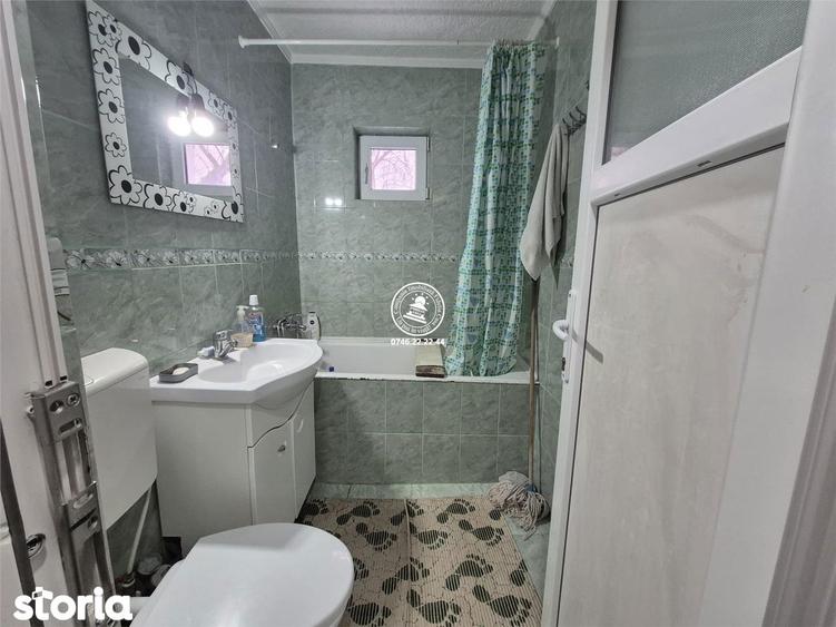 Apartament cu 3 camere semidecomandat în Dacia