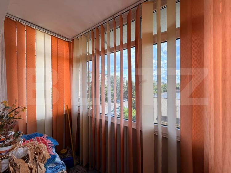 Apartament cu 3 camere semidecomandat, mobilat în Cornitoiu