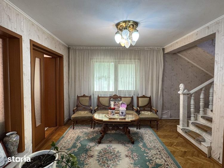 Casă cu 8 camere cu Teren 4057 Mp în Găneasa