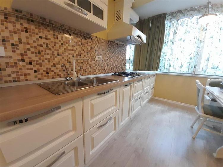 Apartament cu 4 camere decomandat, mobilat în Bucium