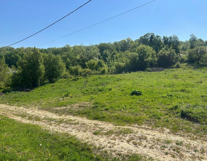 Teren Construcții intravilan de 600 mp, în Bucium