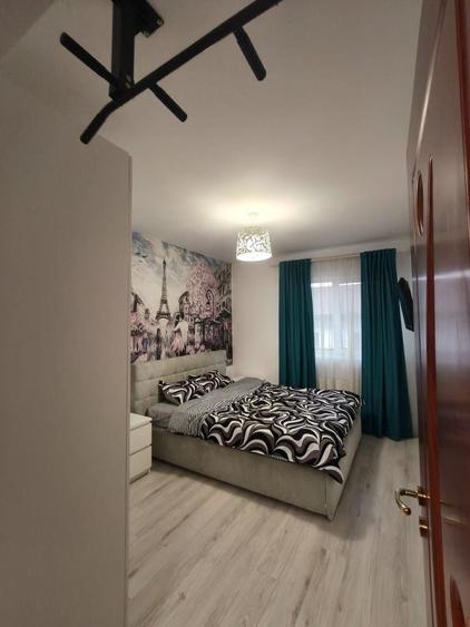 Apartament cu 3 camere decomandat în Florești