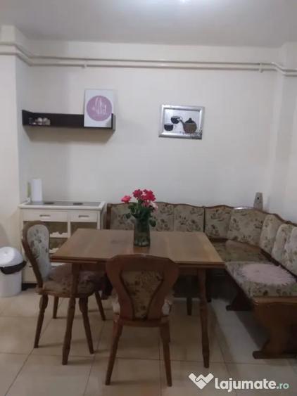 Apartament cu 2 camere semidecomandat în Piața Unirii