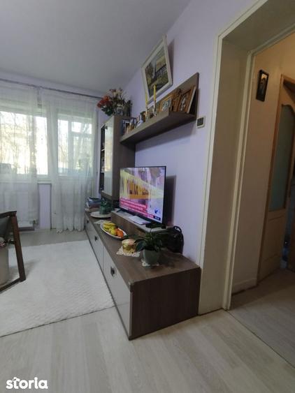 Apartament cu 3 camere semidecomandat în Tomis I