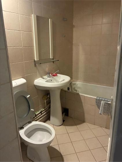 Apartament cu 2 camere semidecomandat în Titulescu