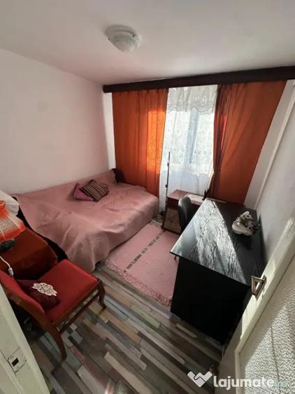 Apartament cu 3 camere semidecomandat în Central