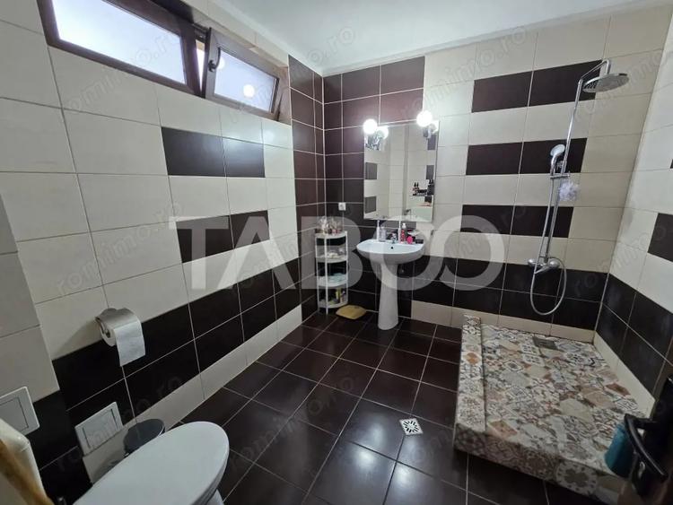 Apartament cu 4 camere decomandat, mobilat în Central
