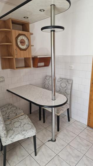 Apartament cu 3 camere decomandat în Confecții
