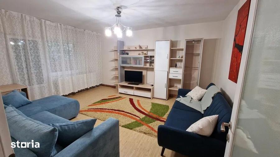 Apartament cu 3 camere decomandat în Micro 16
