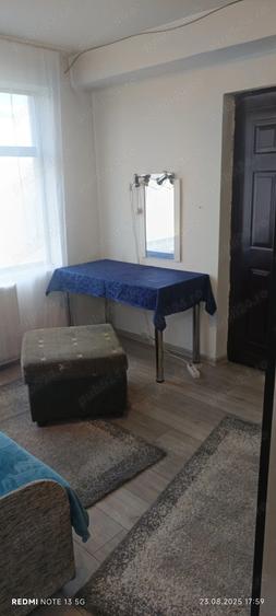 Apartament cu 2 camere semidecomandat, mobilat în Piața Cluj