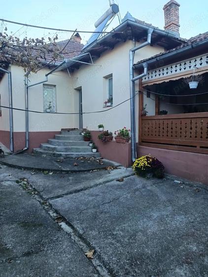 Casă cu 4 camere în Coman