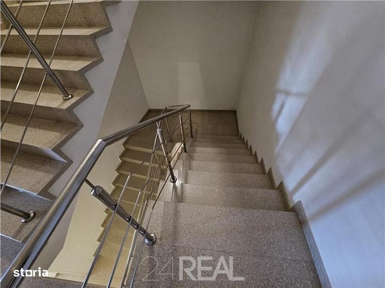 Spațiu comercial, de 821 mp, în Universitate