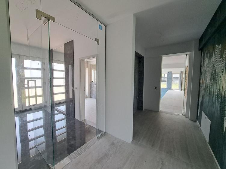 Casă individuală cu 5 camere cu Piscina în Exterior Est