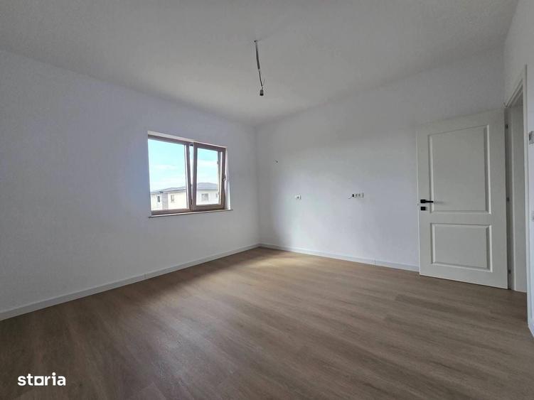 Casă cu 4 camere cu Teren 444 Mp în Dobroești