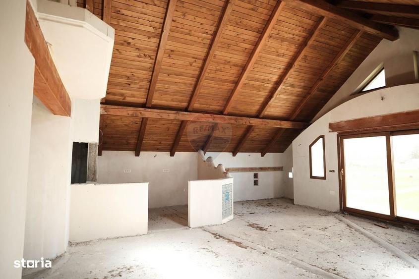 Casă cu 4 camere cu Teren 1674 Mp în Frătăuții Vechi