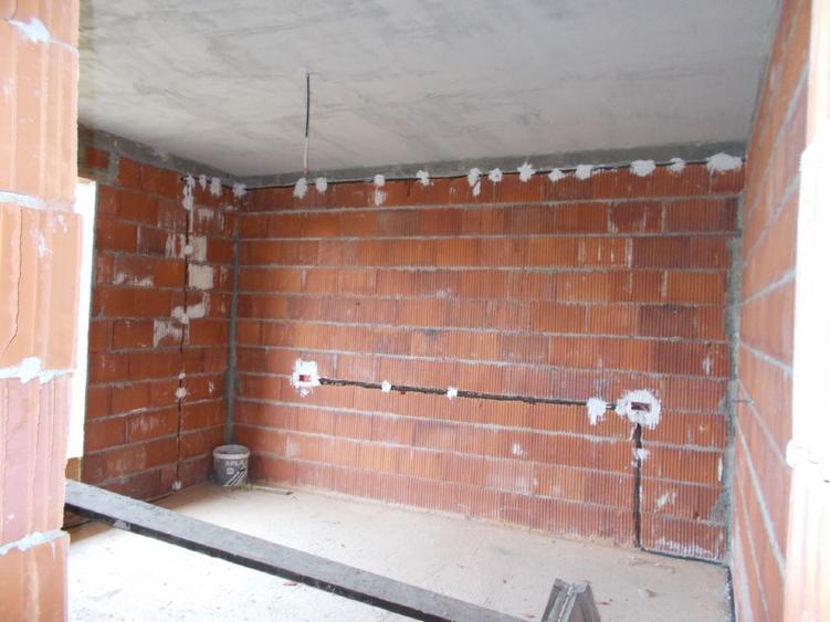 Casă individuală cu 3 camere cu Teren 600 Mp în Parța