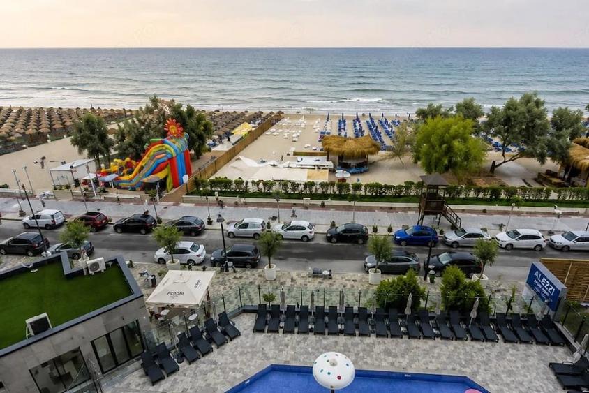 Apartament cu 3 camere decomandat în Nord