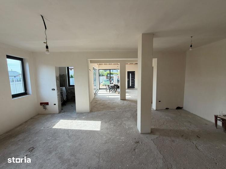 Casă cu 4 camere cu Teren 250 Mp în Vânători