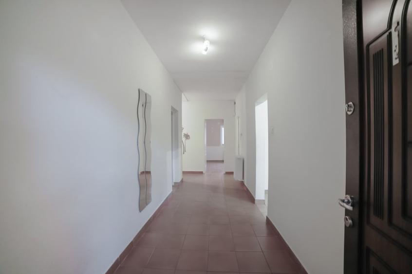 Spațiu comercial, de 160 mp, în Vitan Mall
