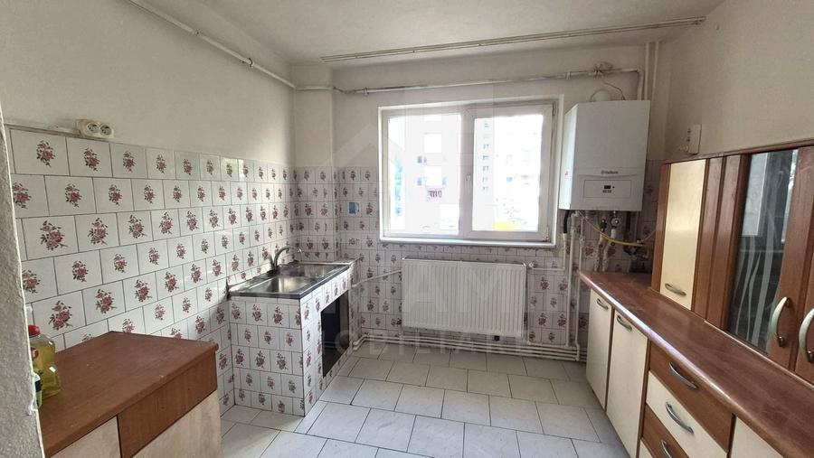 Apartament cu 2 camere semidecomandat în Craiovița Nouă
