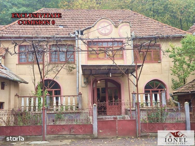 Casă cu 4 camere decomandat în Stremț