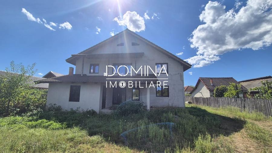 Casă individuală cu 5 camere cu Teren 3317 Mp în Peștișani