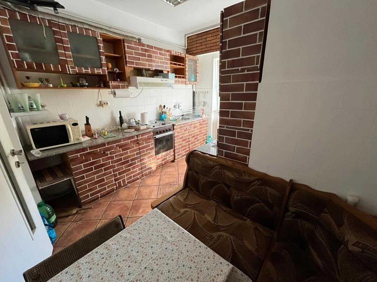 Apartament cu 4 camere decomandat în Central