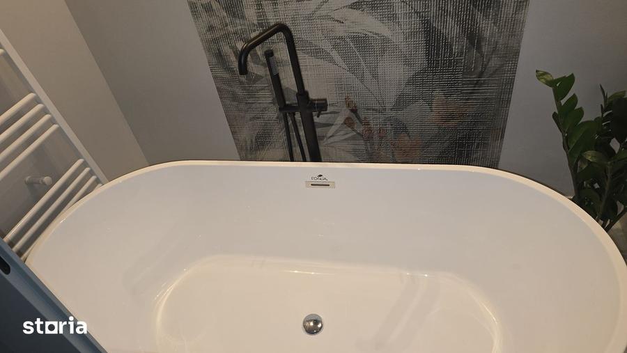 Apartament cu 4 camere decomandat în Micul Dallas