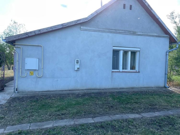 Casă cu 2 camere în Iratoșu
