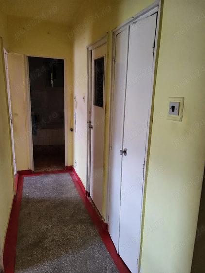 Apartament cu 3 camere decomandat în Petros