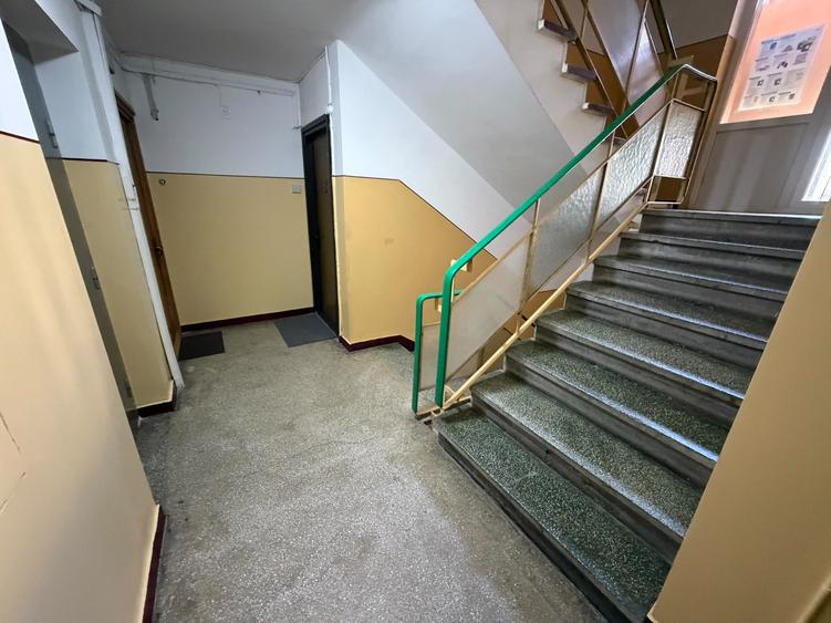 Apartament cu 3 camere semidecomandat în Titan