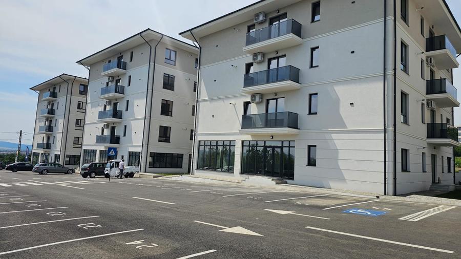 Apartament cu 3 camere decomandat în Nicolina