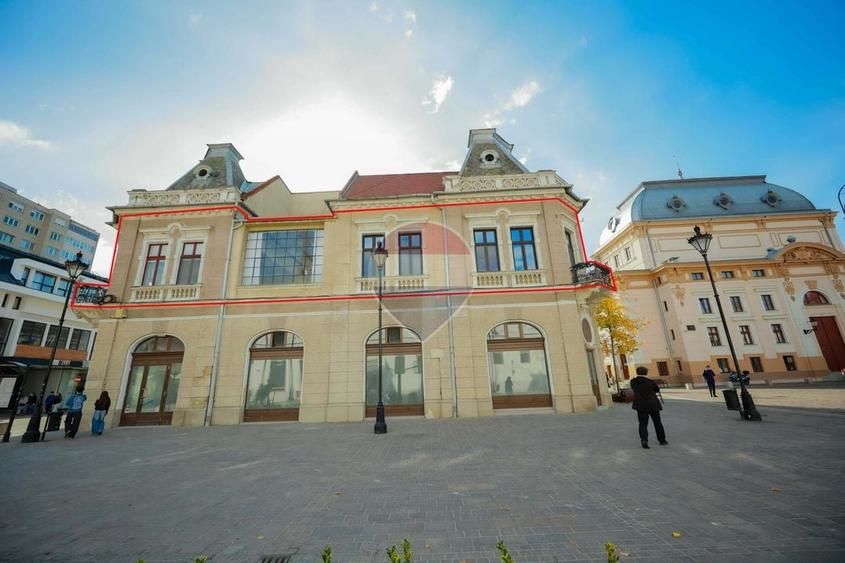 Apartament cu 4 camere semidecomandat, mobilat în Ultracentral