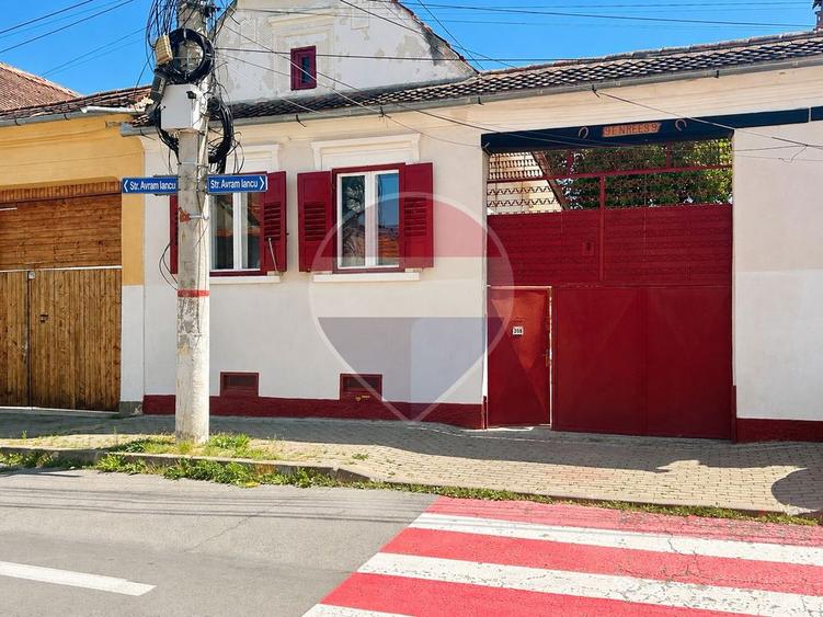 Casă individuală cu 3 camere cu Teren 305 Mp în Central