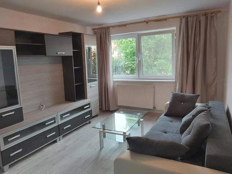 Apartament cu 2 camere semidecomandat în Cetate
