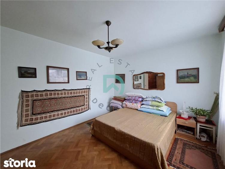 Apartament cu 3 camere decomandat în Centrul Istoric