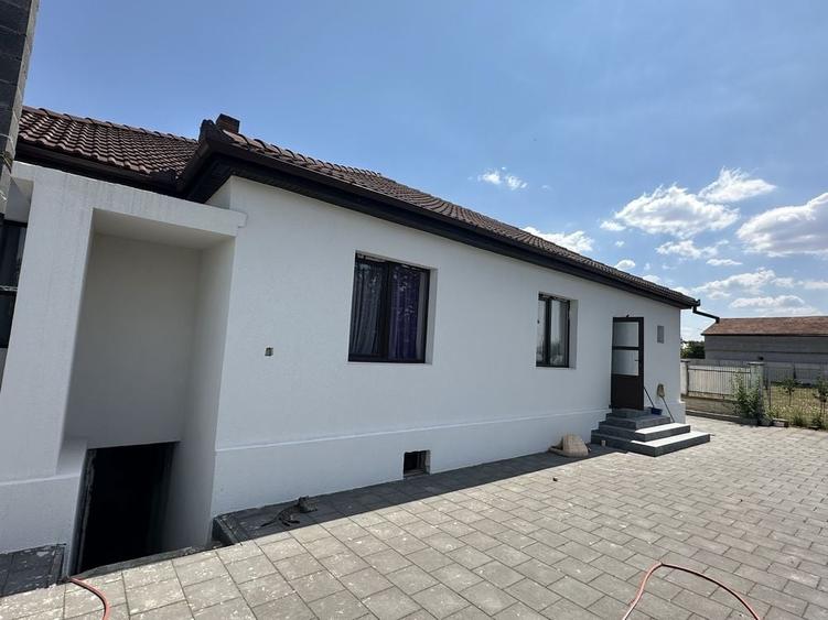 Casă cu 4 camere în Exterior Vest