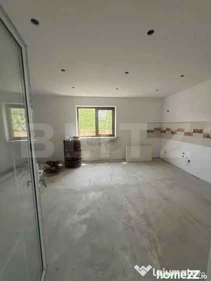 Casă cu 4 camere cu Teren 1027 Mp în Central