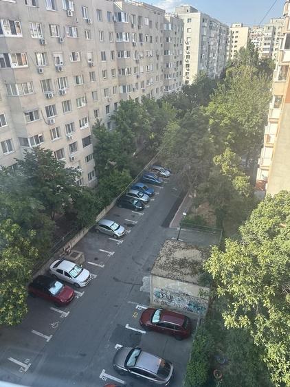 Apartament cu 2 camere decomandat în Titan