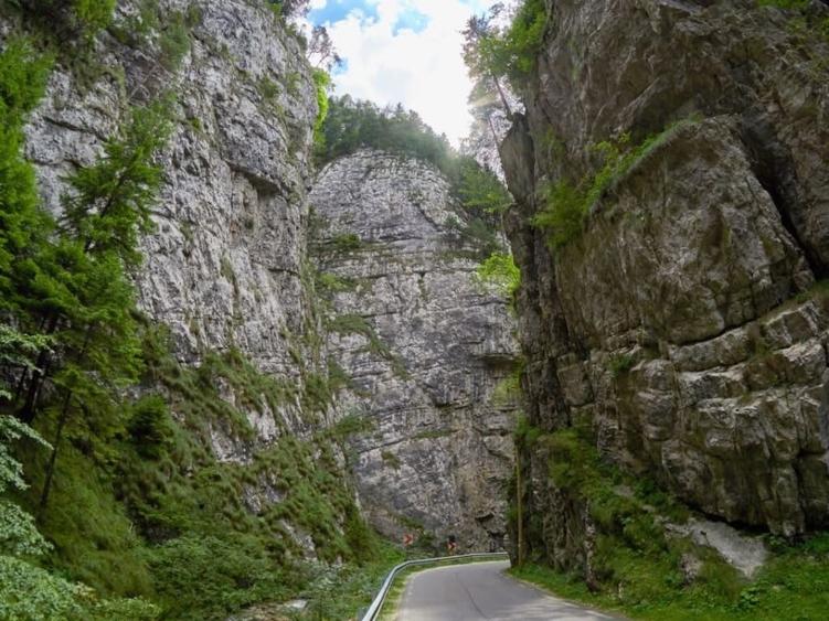 Casă individuală cu 3 camere cu Garaj în Podu Dâmboviței