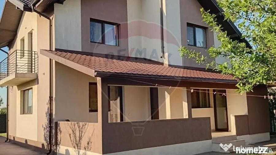 Casă cu 5 camere cu Teren 481 Mp în Domnești