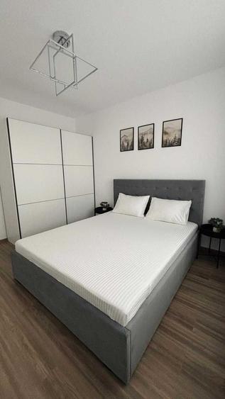Apartament cu 3 camere decomandat, mobilat în Tractorul