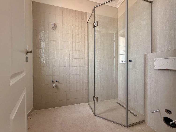 Duplex cu 5 camere cu Canalizare în Dumbrăvița