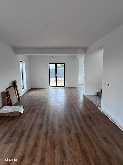 Casă cu 4 camere cu Teren 350 Mp în Vidra